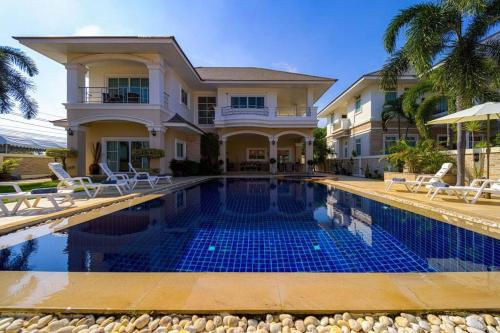 luxurious 5 bed private pool villa pv5