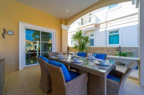 luxurious 5 bed private pool villa pv5