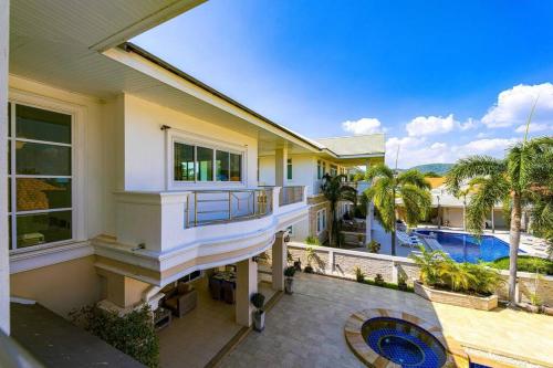 luxurious 5 bed private pool villa pv5