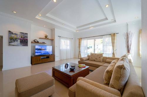 luxurious 5 bed private pool villa pv5