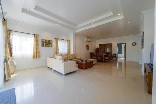 luxurious 5 bed private pool villa pv5