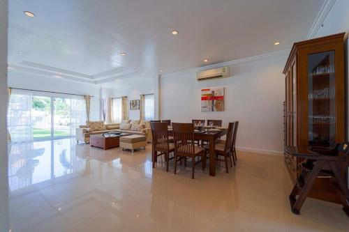 luxurious 5 bed private pool villa pv5