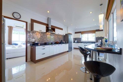 luxurious 5 bed private pool villa pv5