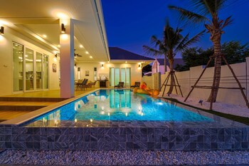 private modern 3 bedroom pool villa av1