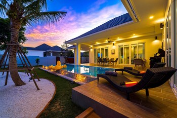 private modern 3 bedroom pool villa av1