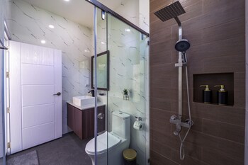 private modern 3 bedroom pool villa av1
