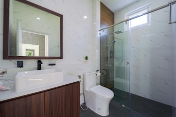 private modern 3 bedroom pool villa av1