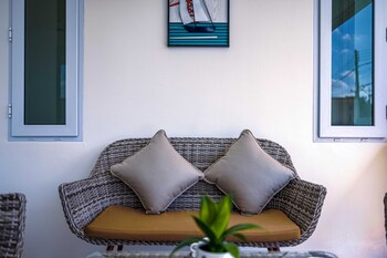 private modern 3 bedroom pool villa av1