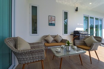 private modern 3 bedroom pool villa av1