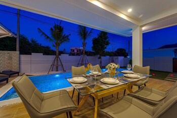 private modern 3 bedroom pool villa av1