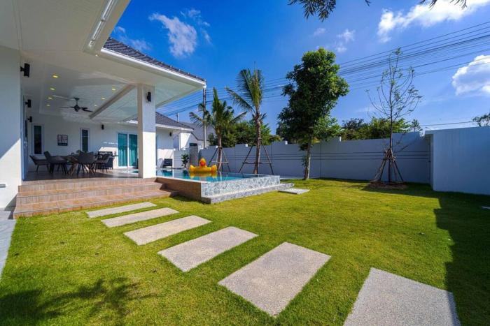private modern 3 bedroom pool villa av1