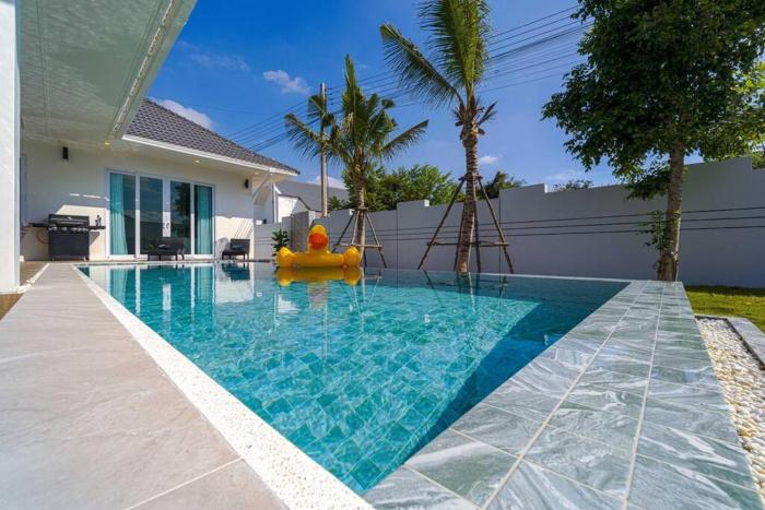private modern 3 bedroom pool villa av1