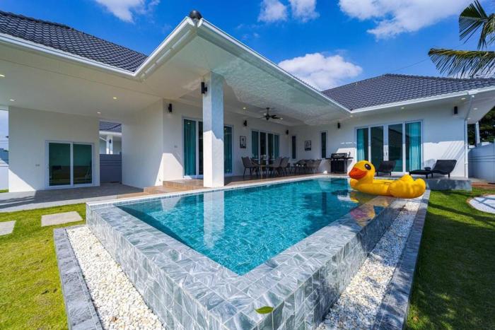 private modern 3 bedroom pool villa av1