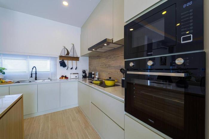 private modern 3 bedroom pool villa av1