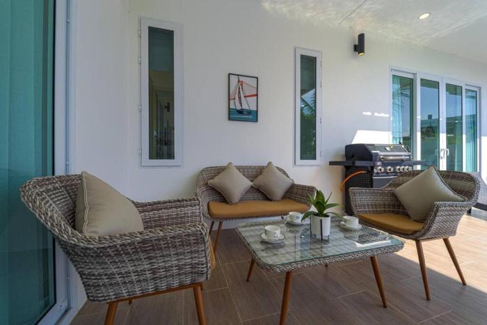 private modern 3 bedroom pool villa av1