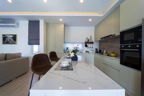private modern 3 bedroom pool villa av1