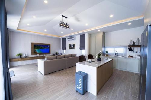 private modern 3 bedroom pool villa av1