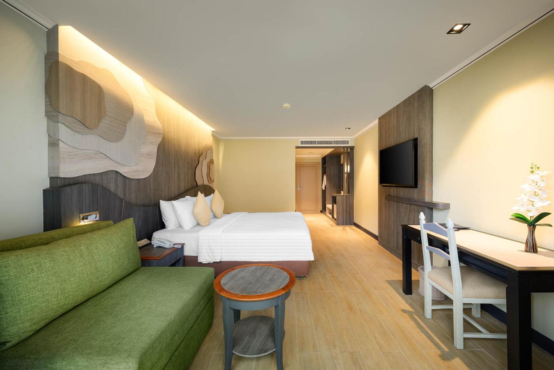 amora beach resort phuket