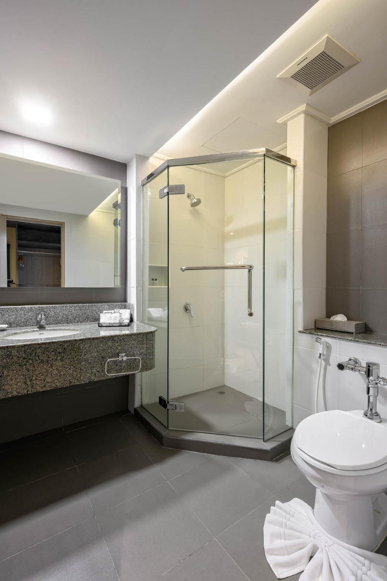 amora beach resort phuket