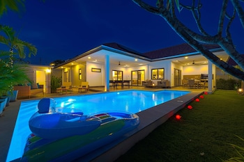 modern 3 bedroom private pool villa ml7
