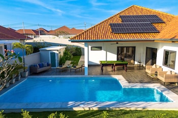 modern 3 bedroom private pool villa ml7