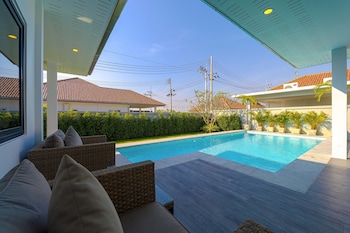 modern 3 bedroom private pool villa ml7