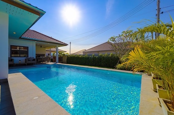 modern 3 bedroom private pool villa ml7