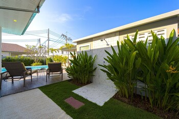 modern 3 bedroom private pool villa ml7