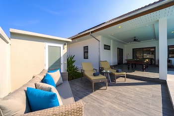 modern 3 bedroom private pool villa ml7