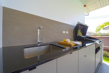 modern 3 bedroom private pool villa ml7