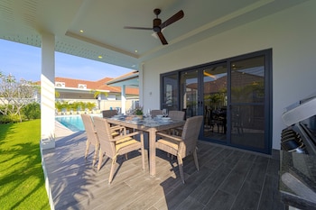 modern 3 bedroom private pool villa ml7
