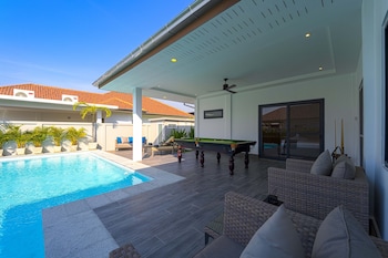 modern 3 bedroom private pool villa ml7