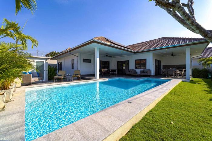 modern 3 bedroom private pool villa ml7