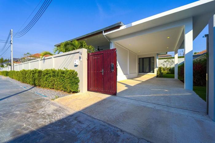 modern 3 bedroom private pool villa ml7