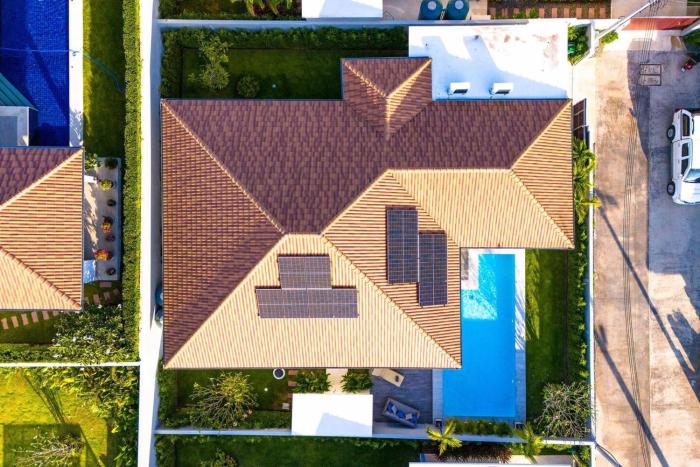 modern 3 bedroom private pool villa ml7