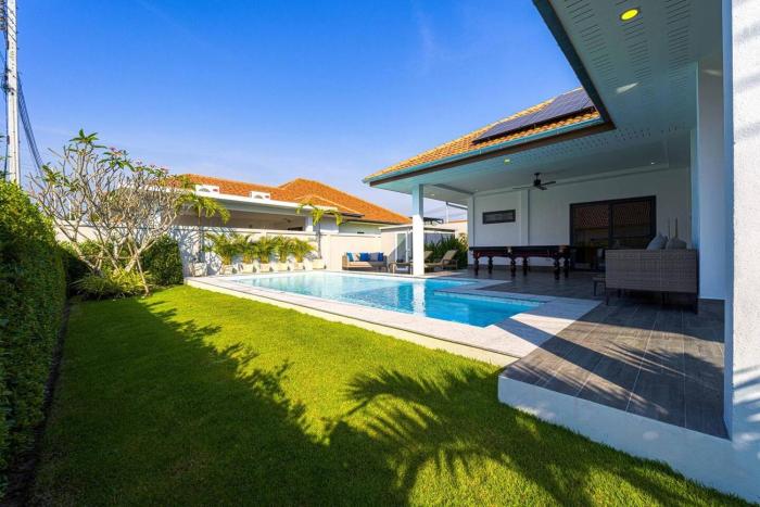 modern 3 bedroom private pool villa ml7