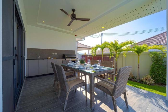 modern 3 bedroom private pool villa ml7