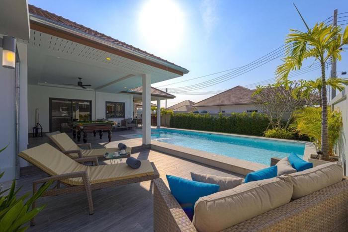 modern 3 bedroom private pool villa ml7