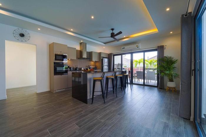 modern 3 bedroom private pool villa ml7