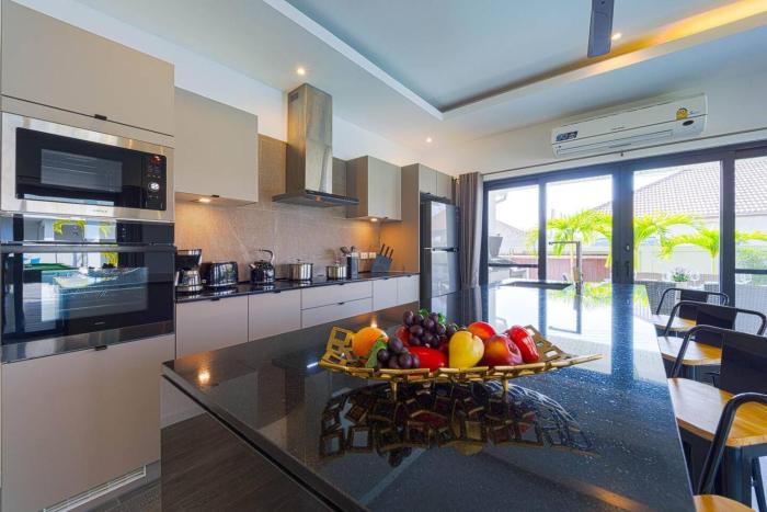 modern 3 bedroom private pool villa ml7