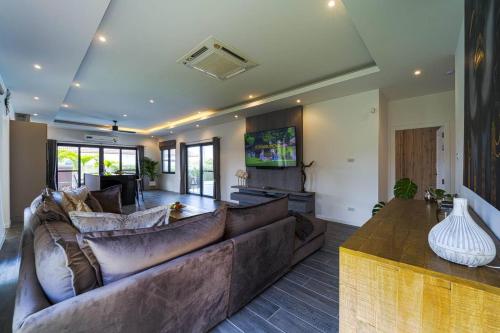 modern 3 bedroom private pool villa ml7