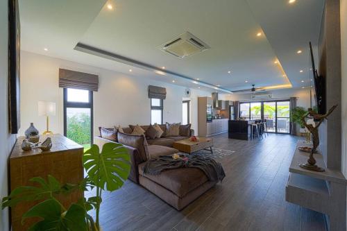 modern 3 bedroom private pool villa ml7