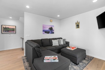 Harry Potter Sweet Suites,1526 Taylor Ave N,2 star