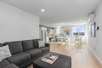 Back To The Future Sweet Suites,1524 Taylor Ave N,2 star