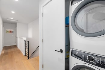 Back To The Future Sweet Suites,1524 Taylor Ave N,2 star