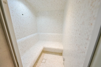 stylish retreat in business bay