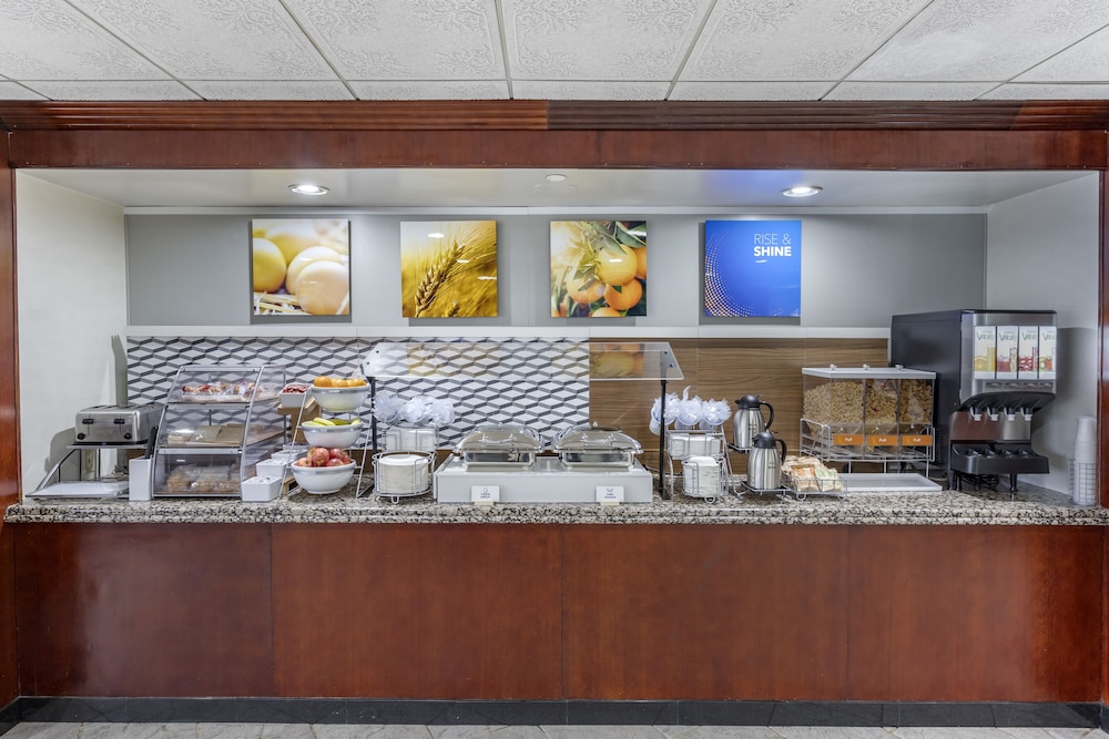 Comfort Inn Paramus - Hackensack,Near Westfield Garden State Plaza,3 star