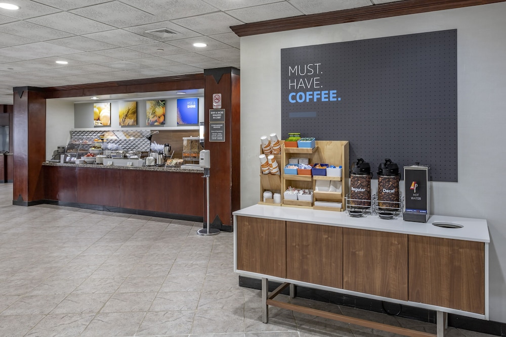 Comfort Inn Paramus - Hackensack,Near Westfield Garden State Plaza,3 star