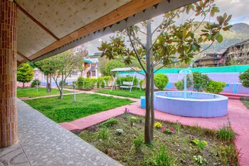 Regal Retreat,,2 star