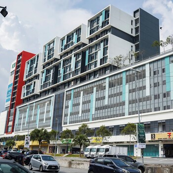klia airport homestay